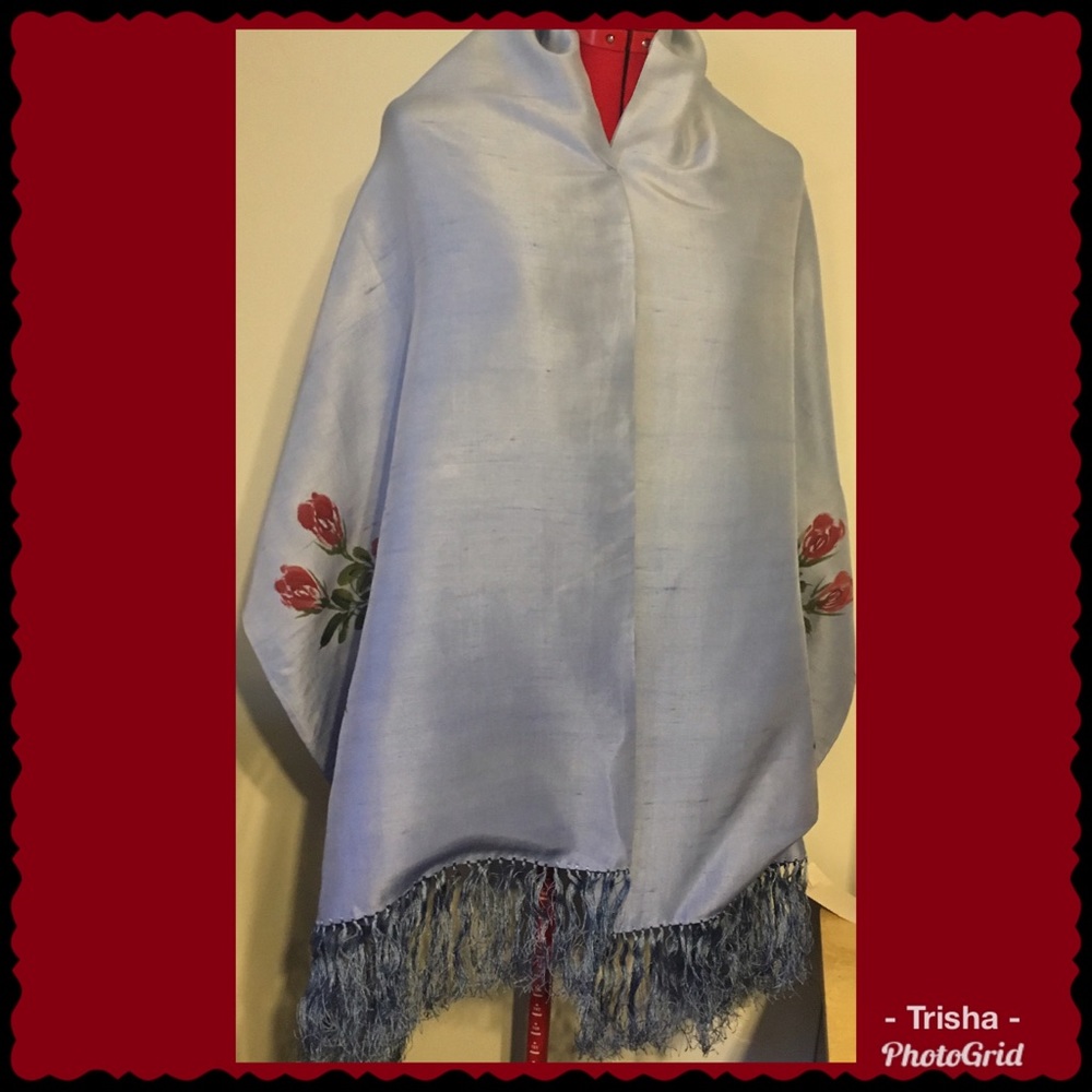 Yue Hwa, beautiful 100% silk, fringed, lined shawl